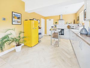 Kitchen- click for photo gallery